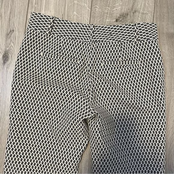 Ann Taylor Textured geometric pattern Devin Cropped Straight legs Pants size 2 - Picture 2 of 8